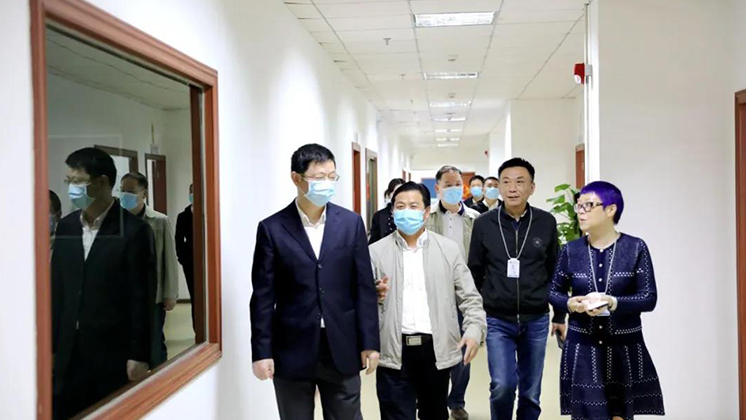 省政府口岸辦副主任、省商務(wù)廳口岸處處長羅專一行蒞臨炬神電子開展聯(lián)點(diǎn)服務(wù)工作