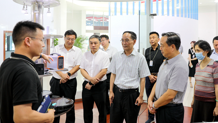 全國政協(xié)委員（廣東省委原常委、省紀委原書記）黃先耀一行考察炬神電子